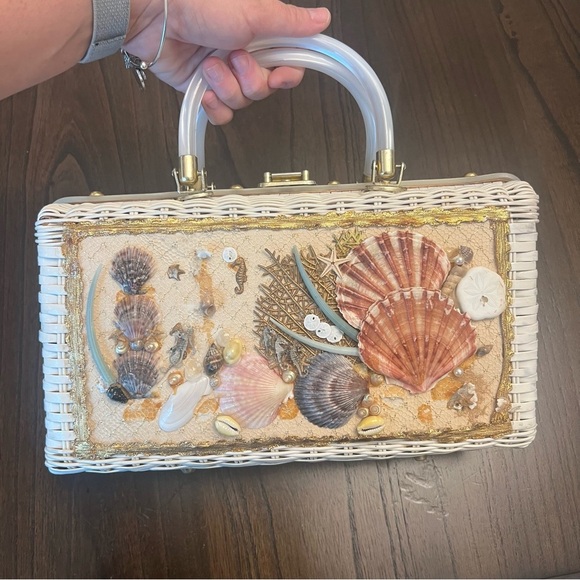Vintage Seashell Embellished White Wicker Handbag - Picture 2 of 16